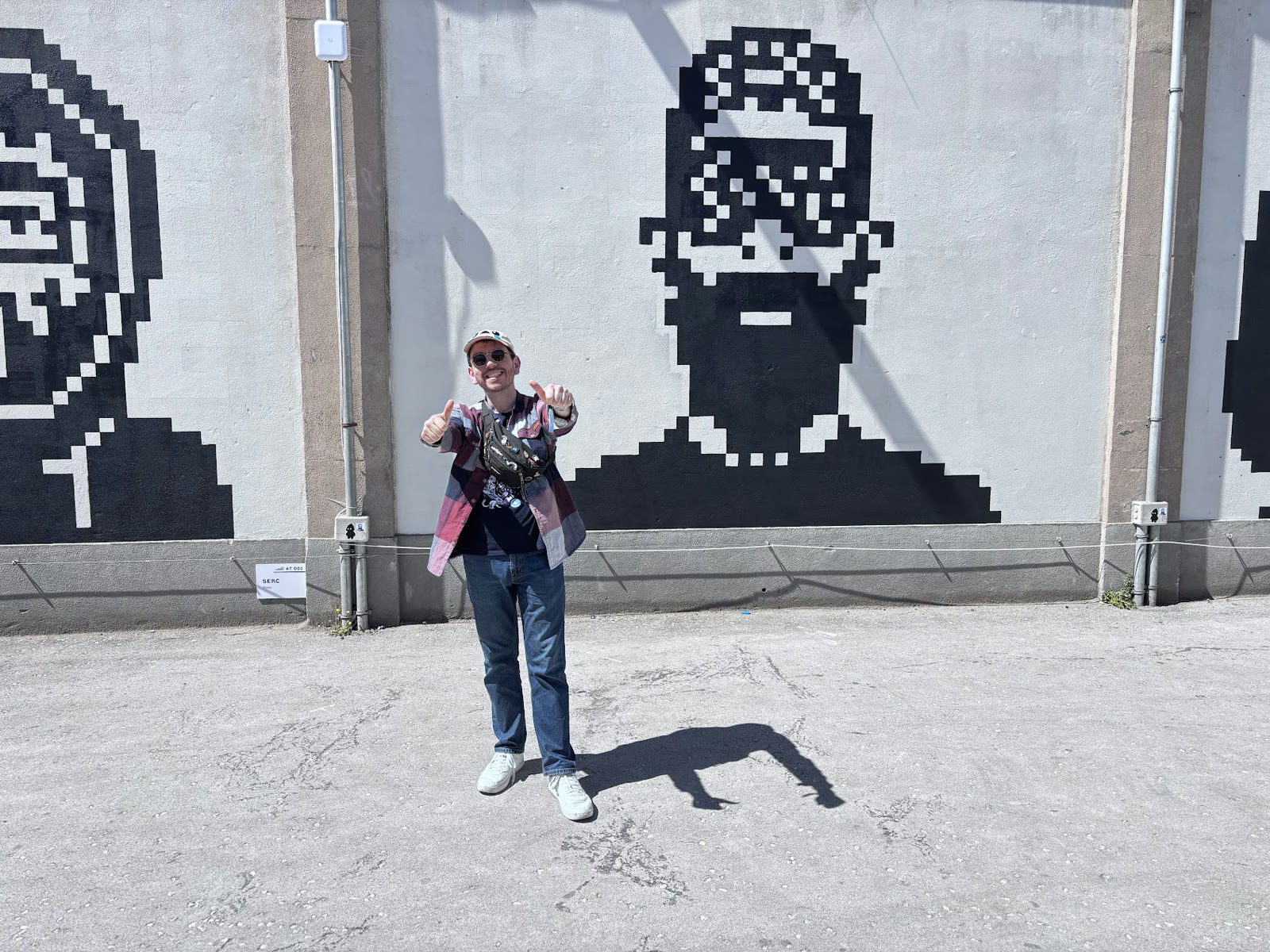 Fresque pixel monumentale, lors d’un événement NFT à Lisbonne.