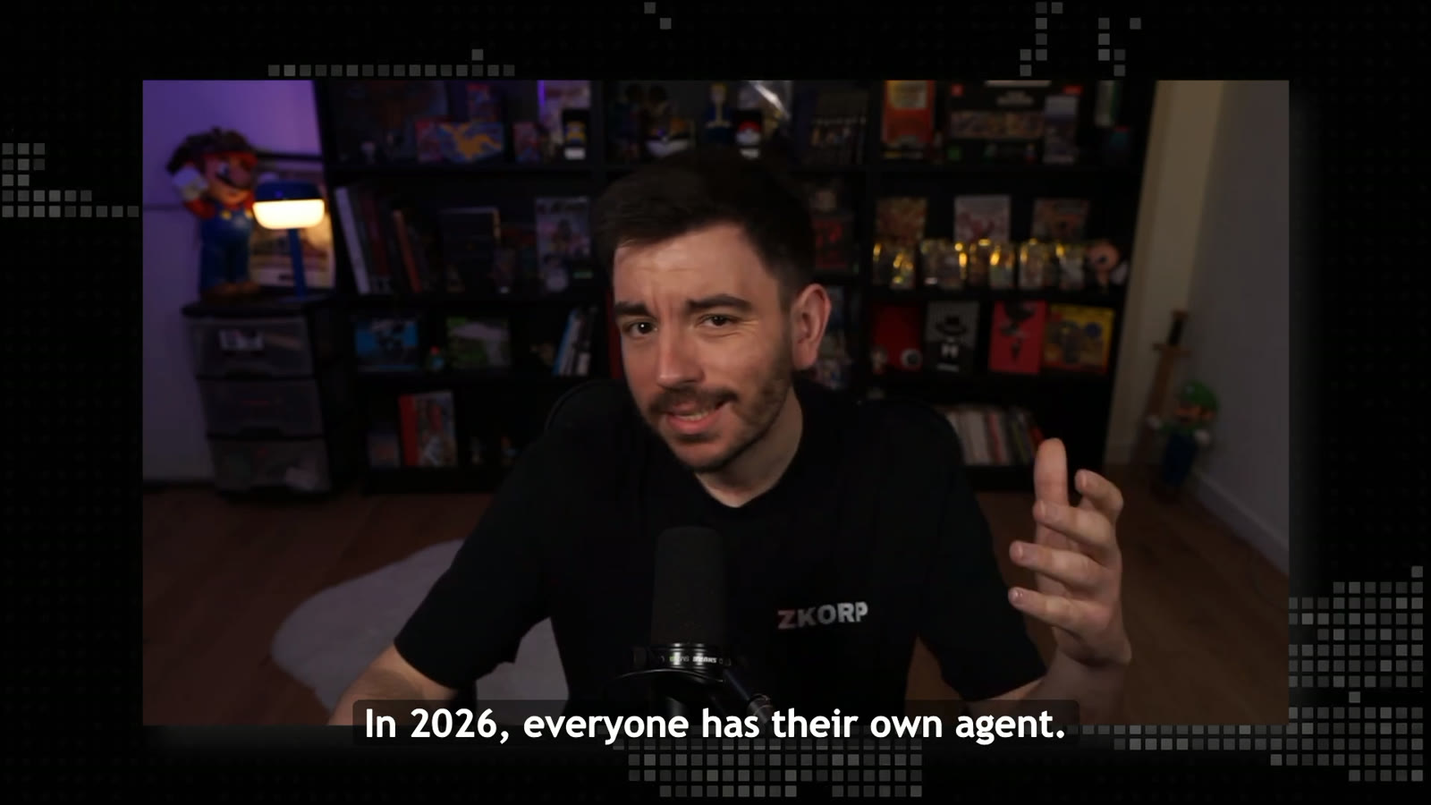 Extrait de la vidéo de présentation de Hydra produite pour zKorp, cadrée dans un habillage pixel et sous-titrée.